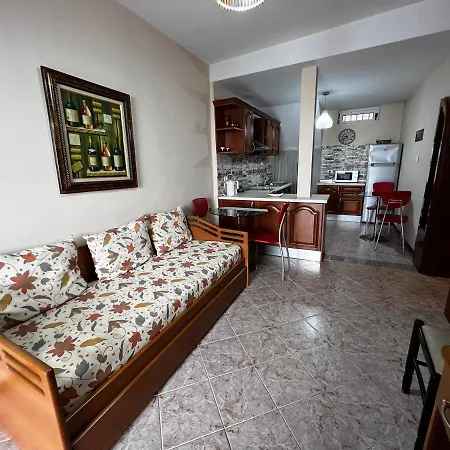 Grand Veranda *