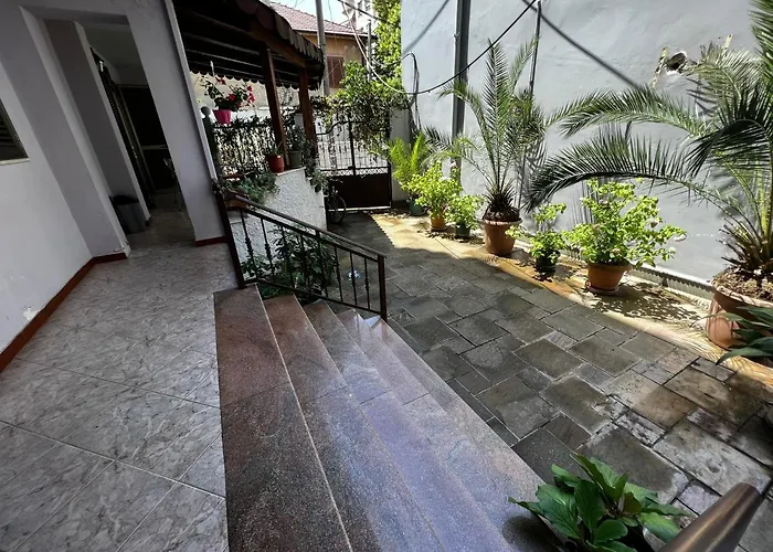 Grand Veranda * 地拉那